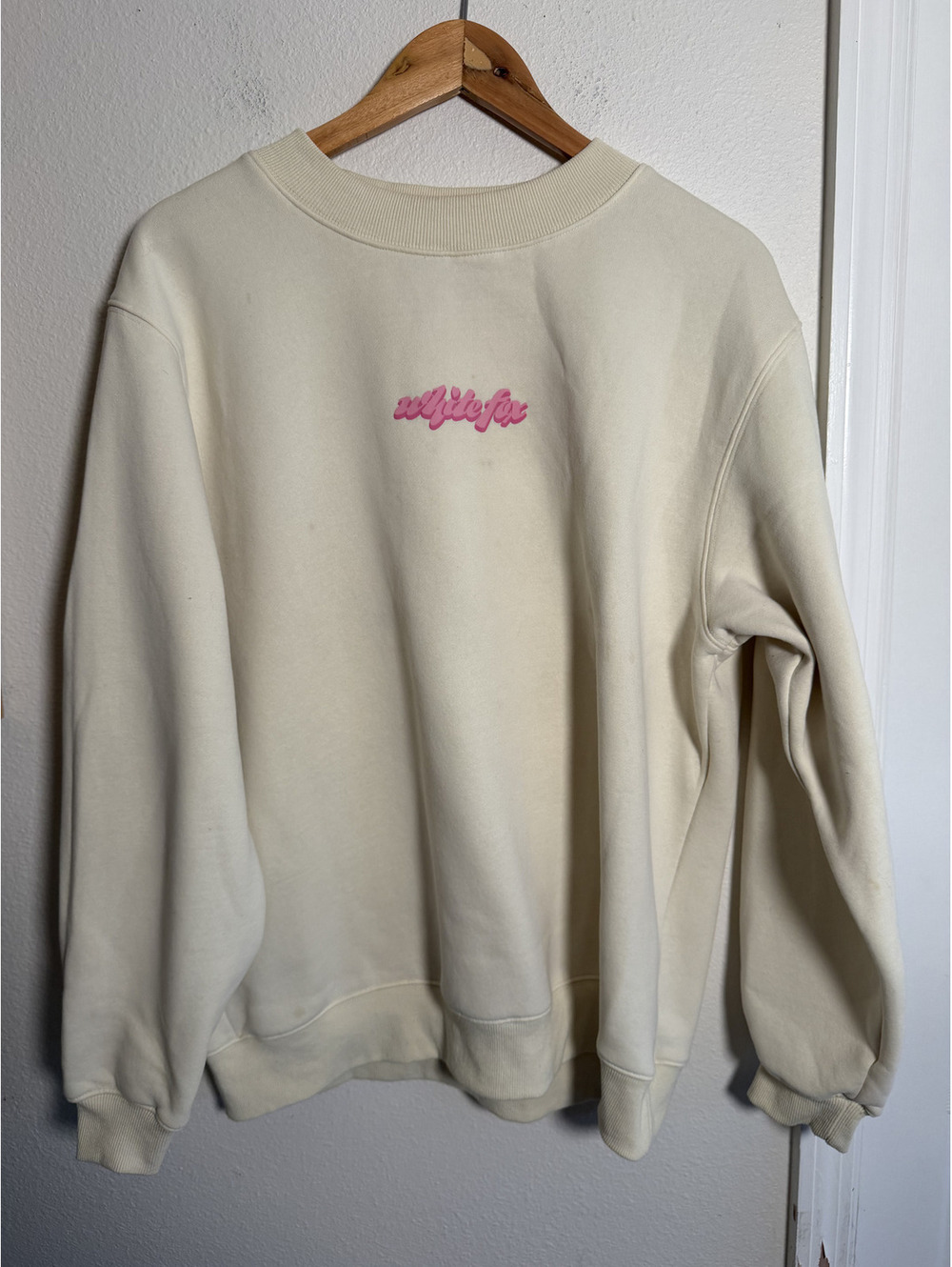 White Fox Oversized Drip Logo Crewneck Sweatshirt Cream Pink Size S/M